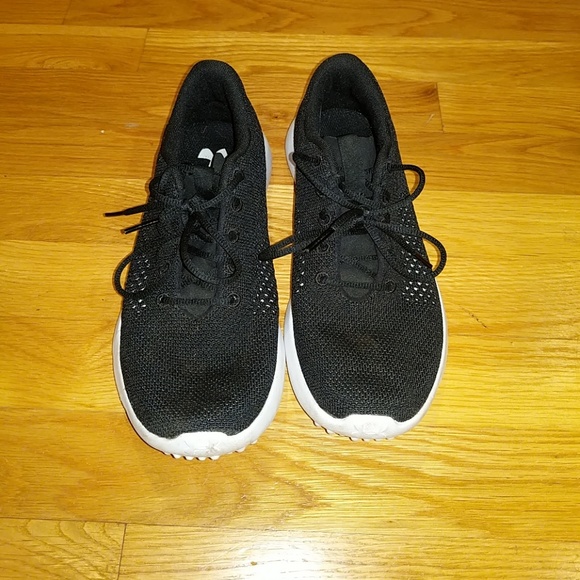 under armor black sneakers
